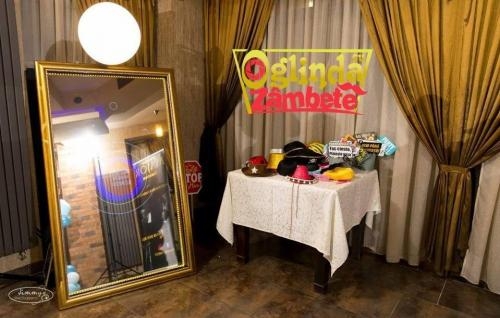 Oglinda cu Zâmbete