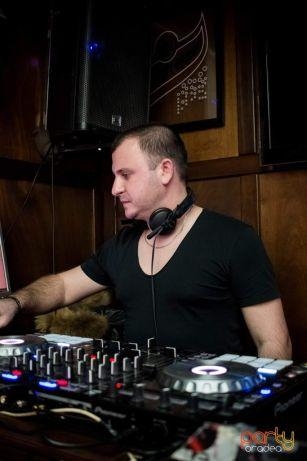 Dj Adrianno