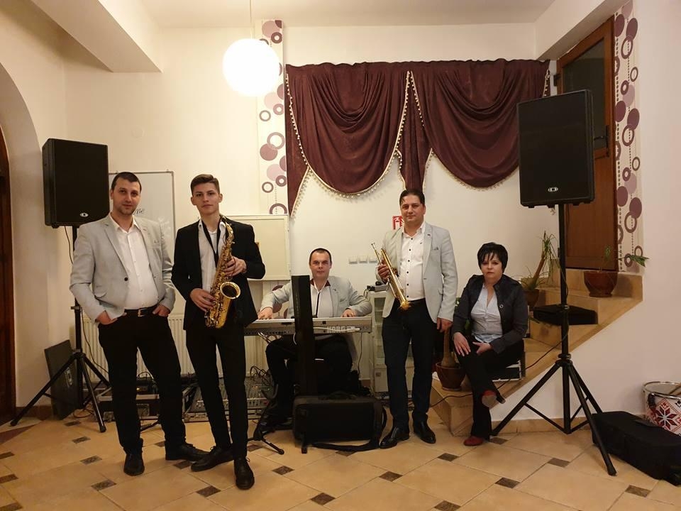 Formatia Music Show-Artistii tai pentru evenimente de Vis